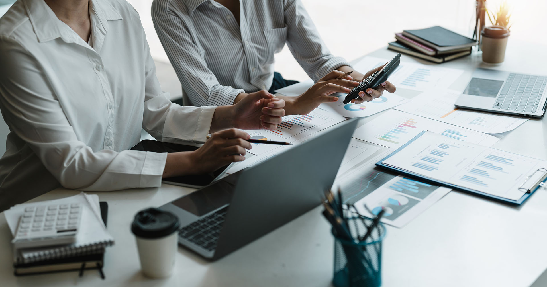 Voxtur Announces Upsized Private Placement and Concurrent Non-Brokered Offering